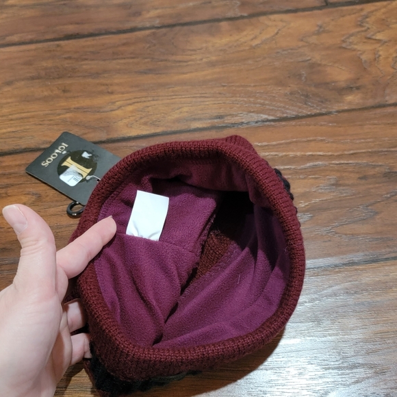 IGLOOS hat - Picture 5 of 5